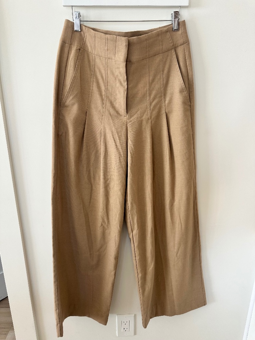 Banana Republic Wide Leg Pleated Pant - Camel Size 4